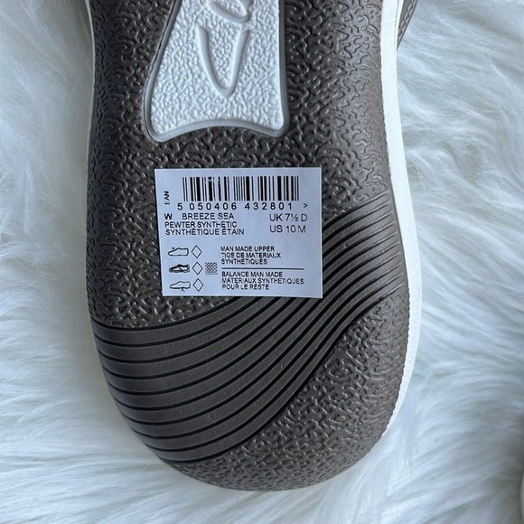 🆕 Clarks Women’s Sandals Cloudsteppers Breeze Sea Flip Flop Pewter Color Size 10 - Picture 6 of 8